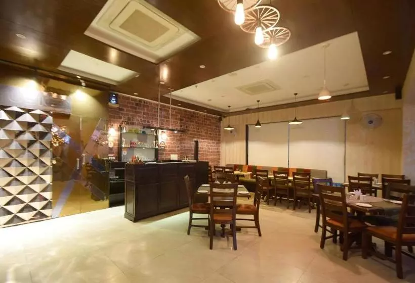 Fotos del hotel Fabhotel Radiant Star Lalkothi:  7