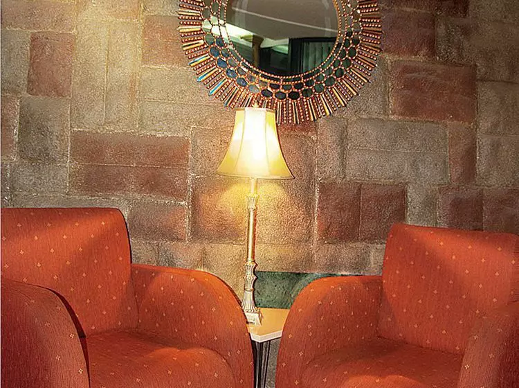 Melrose Plaza Suites