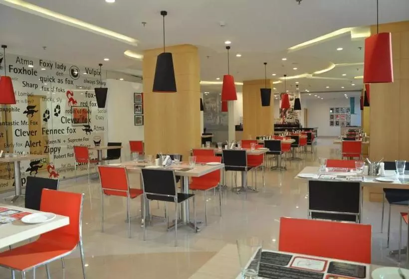 Fotos del hotel Red Fox Hotel, Chandigarh:  5