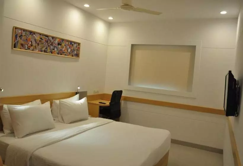 Fotos del hotel Red Fox Hotel, Chandigarh:  15