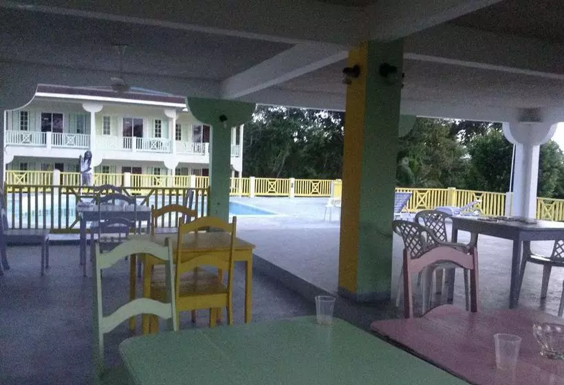 Fotos del hotel Royale Hummingbird Cliff Resort:  7