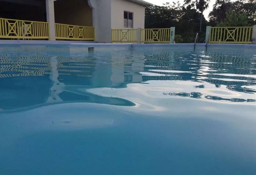 Fotos del hotel Royale Hummingbird Cliff Resort:  2