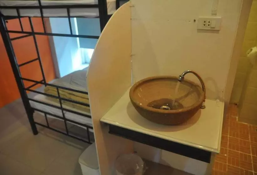 Fotos del hotel Check Inn Hostel @ Phromphong:  4