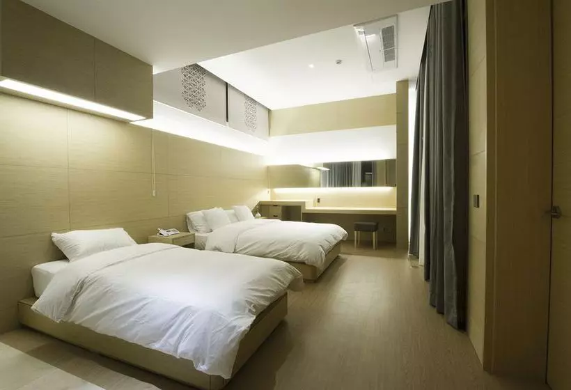 Luston Villa & Hotel