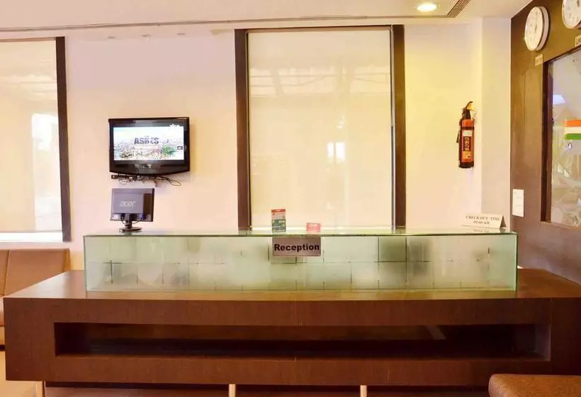 Fotos del hotel Capital O 13414  Swaroop Inn:  12