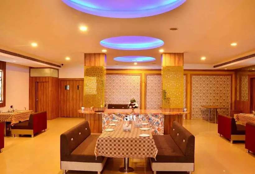 Fotos del hotel Capital O 13414  Swaroop Inn:  3