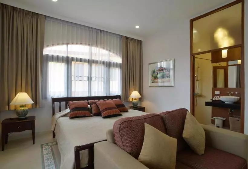 The Golden Wells Residence