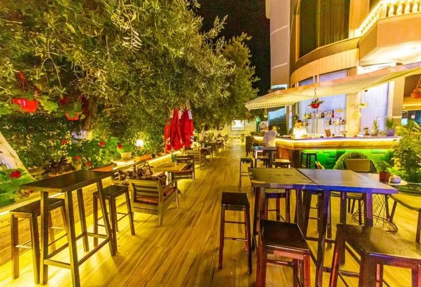 Fotos del hotel Villa Qendra:  9