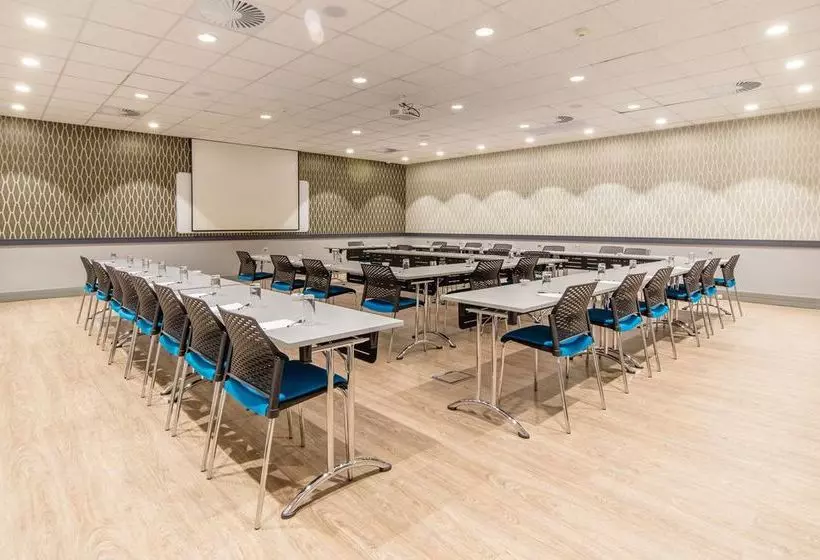 Fotos del hotel Fnb Conference Centre And:  6