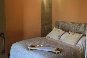 Apartamentos Vino Tinto Y Restaurante Tomate Rosa - Adahuesca