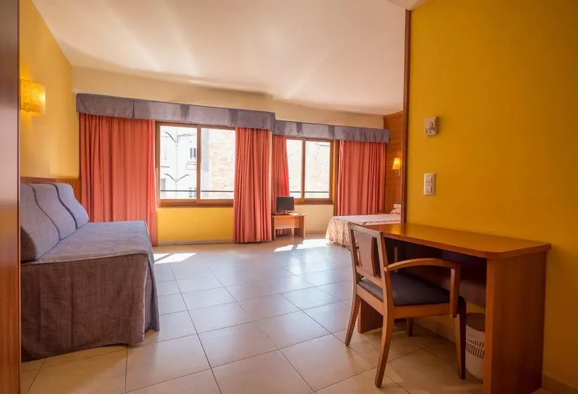 Fotos del hotel Checkin Montpalau:  24