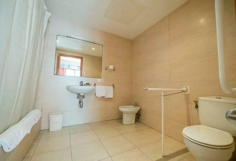 Fotos del hotel Checkin Montpalau:  13