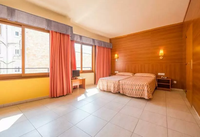 Fotos del hotel Checkin Montpalau:  9