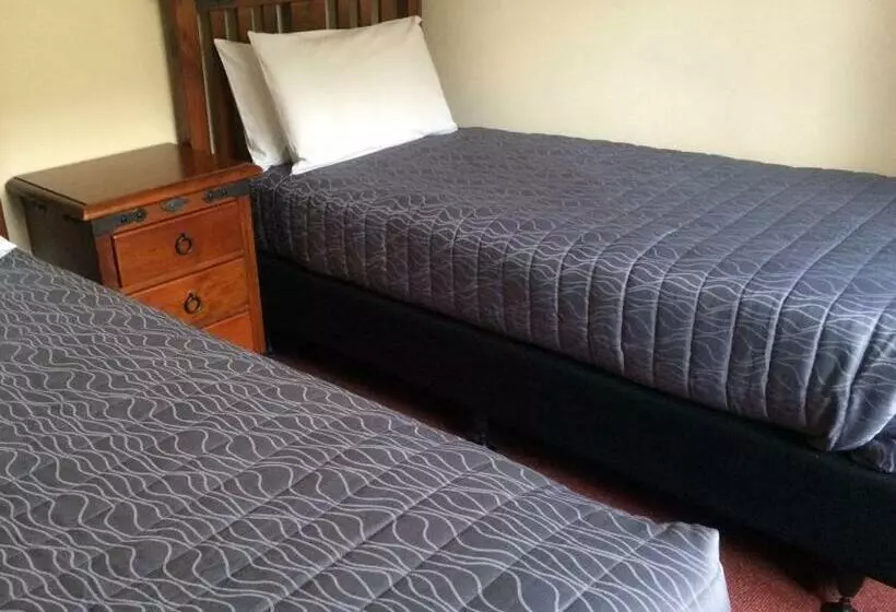 Aaron Court Motor Inn
