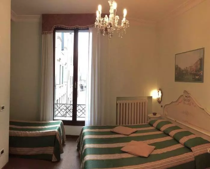 Fotos del hotel Locanda Ovidius:  8