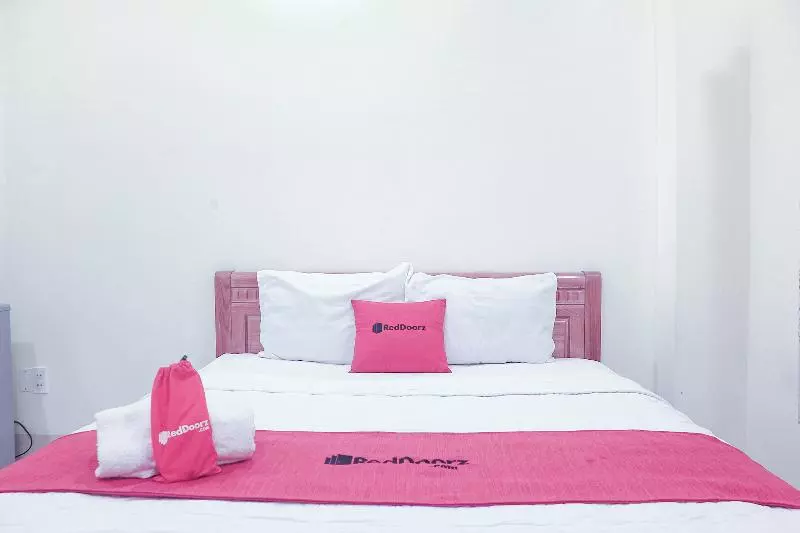 Fotos del hotel Reddoorz Plus @ Dong Den Street:  10