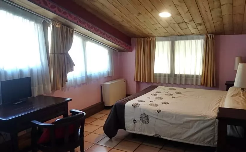 Fotos del hotel El Jou:  1