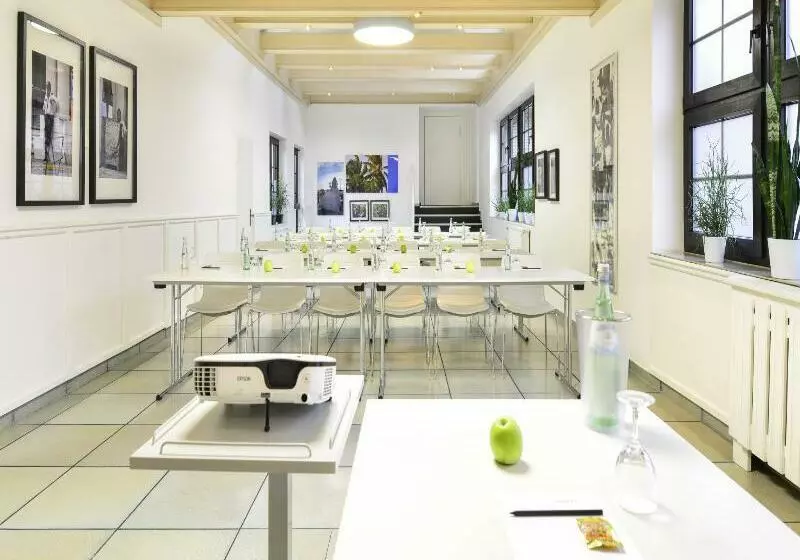 Fotos del hotel Airport Hotel By The New Yorker:  16