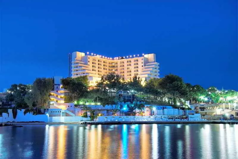 Blue Vista Hill Hotel