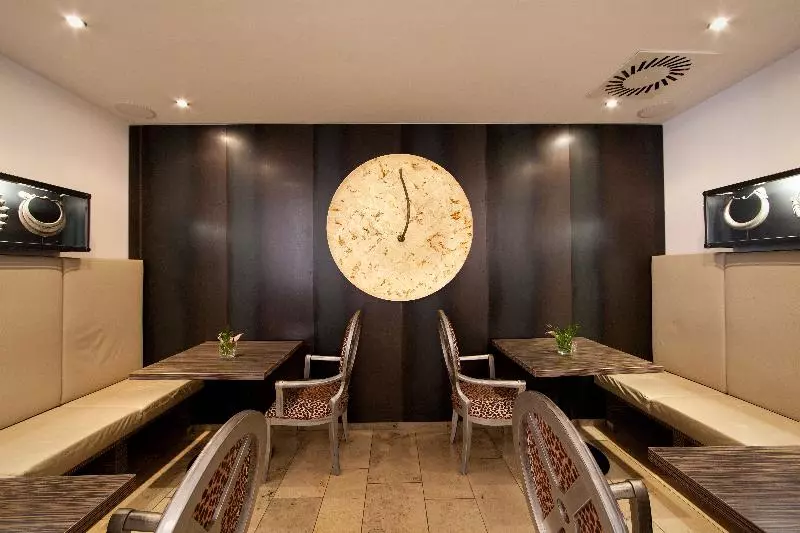 Fotos del hotel Burns Art & Culture Suitehotel:  4