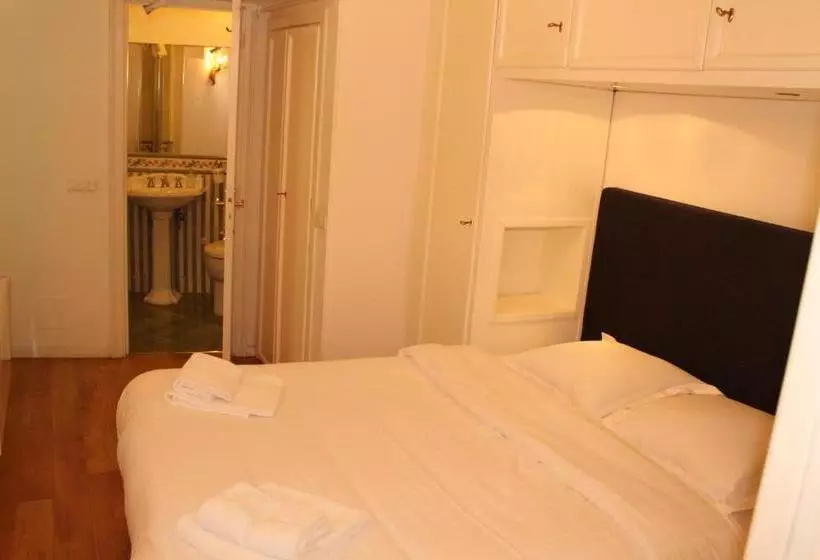 Fotos del hotel Mithouard Apartment:  10