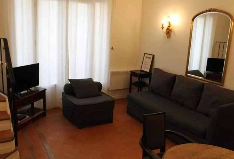 Fotos del hotel Mithouard Apartment:  13