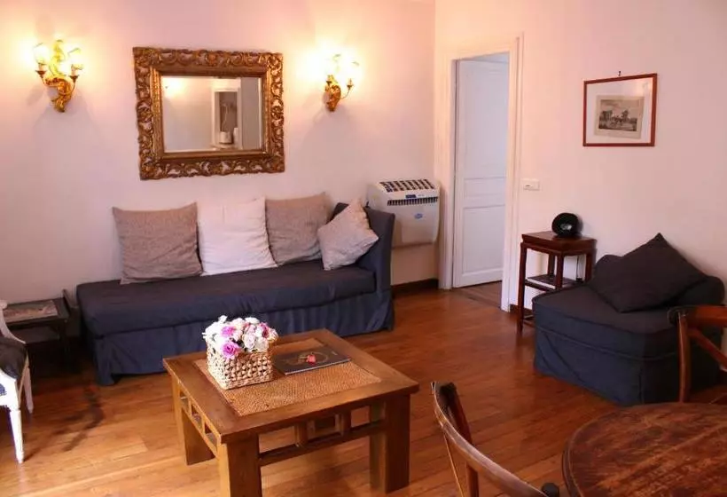 Fotos del hotel Mithouard Apartment:  8