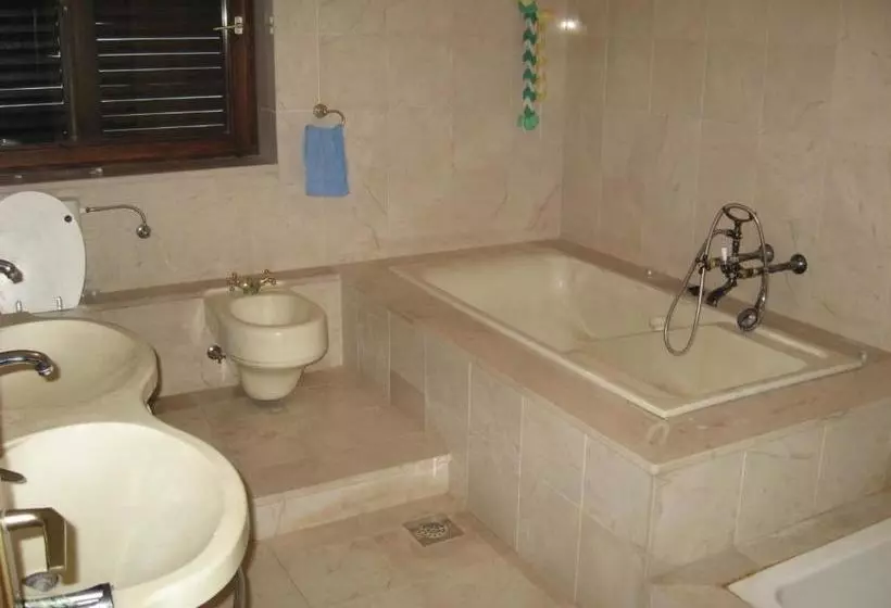 Fotos del hotel Villa Corona:  3