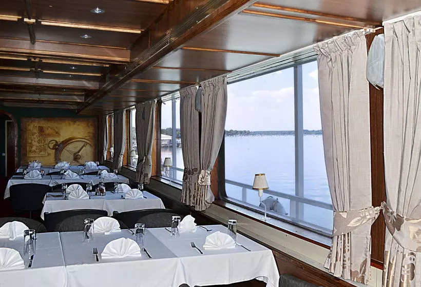 Fotos del hotel Compass River City Boatel:  15