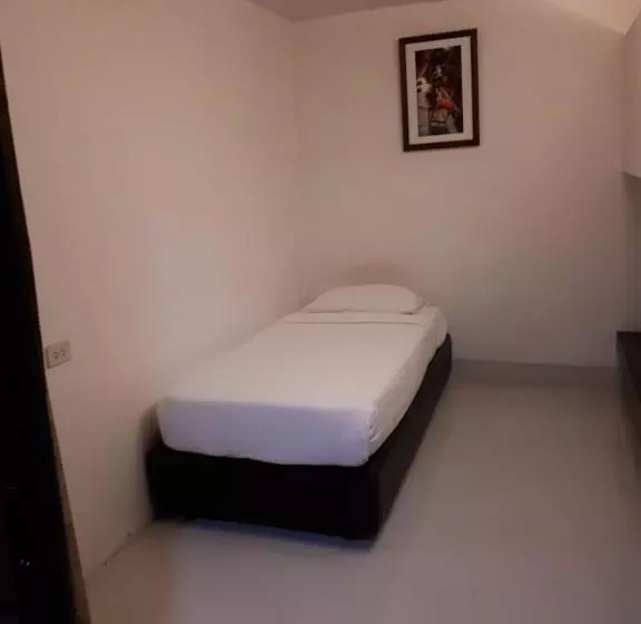 Fotos del hotel At One Inn Hualampong:  11