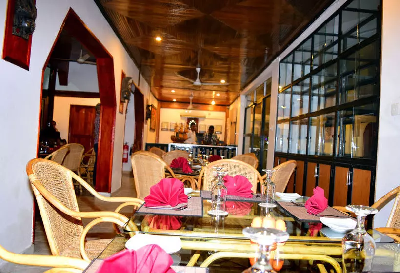 Fotos del hotel Guruge King S Island Resort:  2