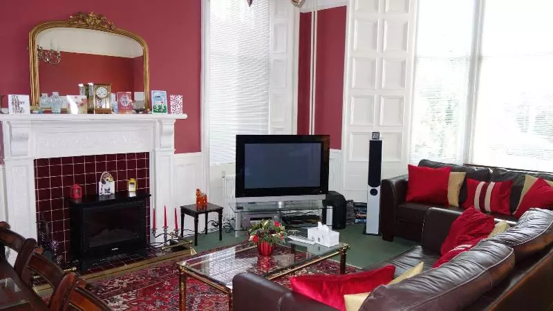 Claremont House B&b