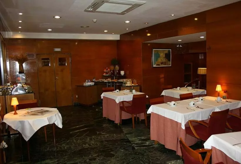 Fotos del hotel Ginosi Pedralbes:  3