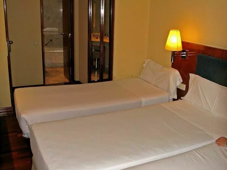 Fotos del hotel Ginosi Pedralbes:  23