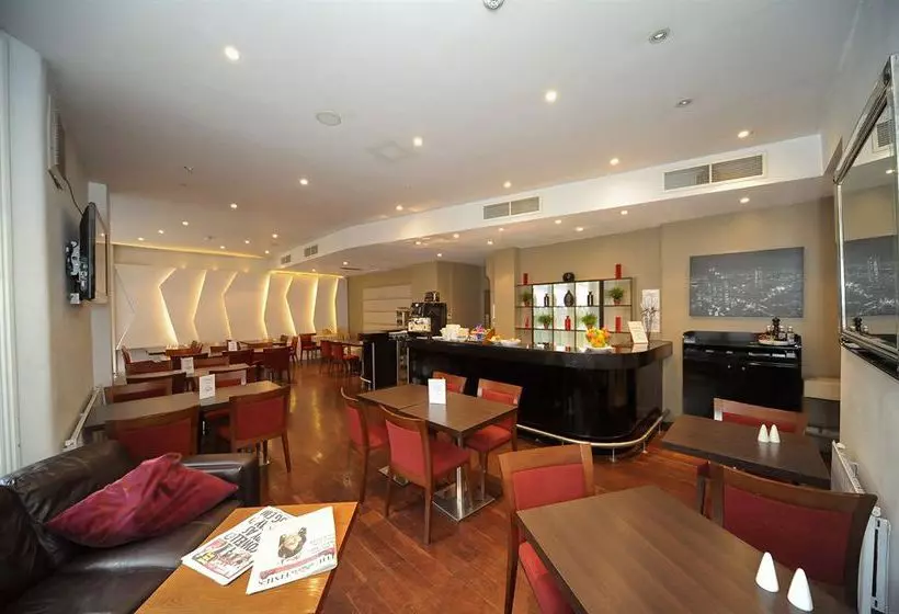 Fotos del hotel The Raglan:  4