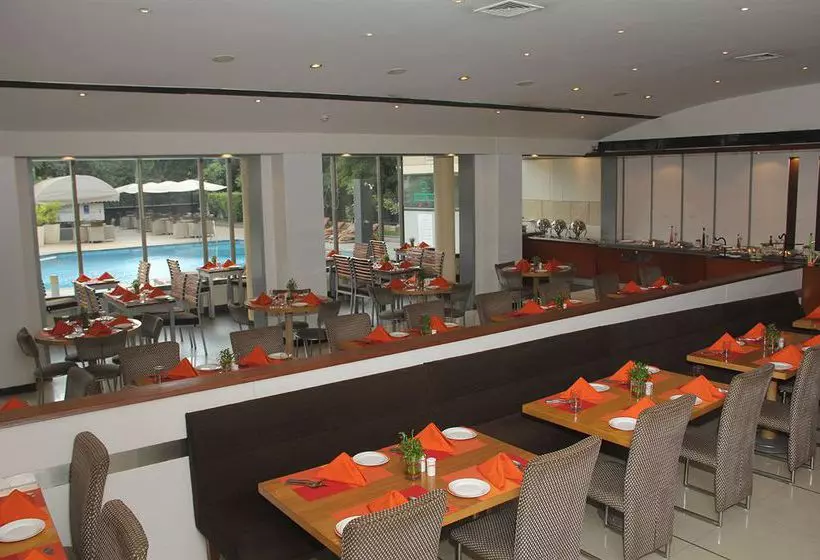 Fotos del hotel Sun-n-Sand Pune:  15