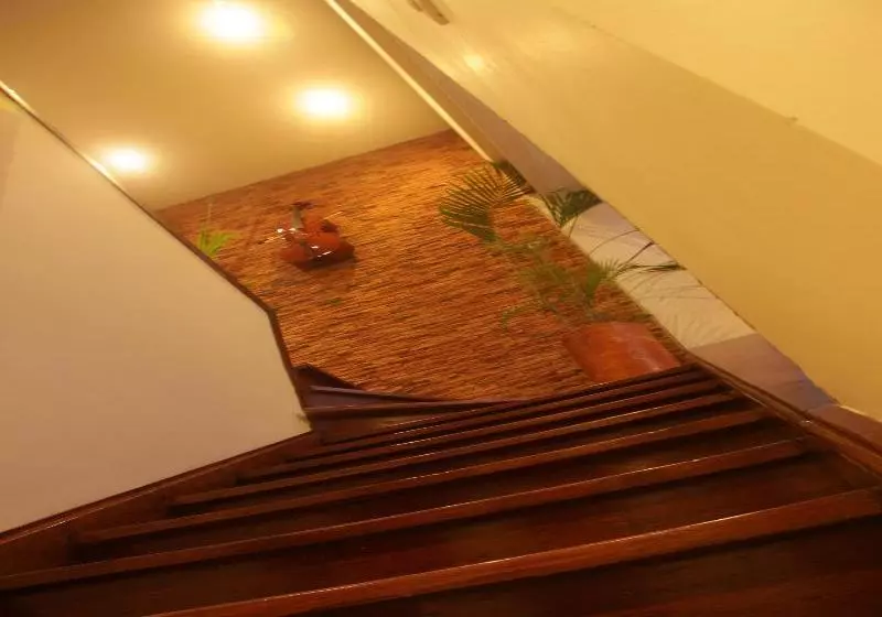 Fotos del hotel 6 Suites:  5