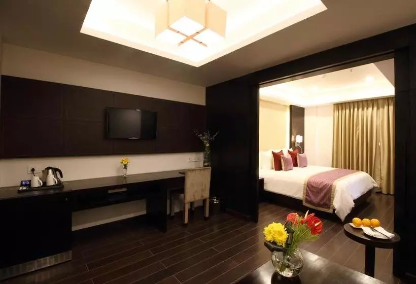 Fotos del hotel Ameya Suites:  2