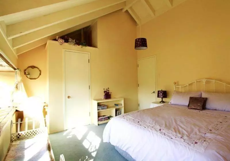 Arden Country House