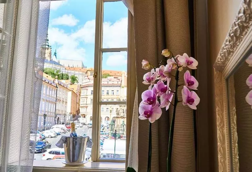 Fotos del hotel Three Golden Crowns Apartments:  11