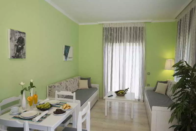 Fotos del hotel Elia Stalos Apartments:  12