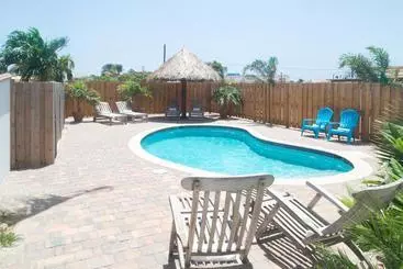 Pauline S Apartments - Palm Beach