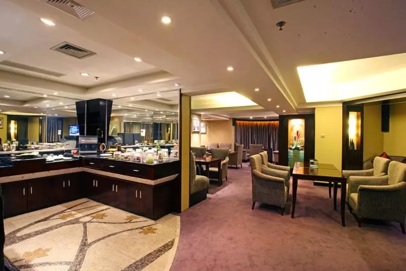 Fotos del hotel 999 Royal Suites & Towers:  4