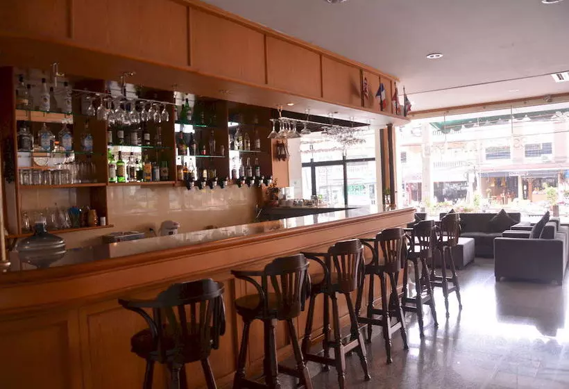 Fotos del hotel Seven Oaks Inn:  2