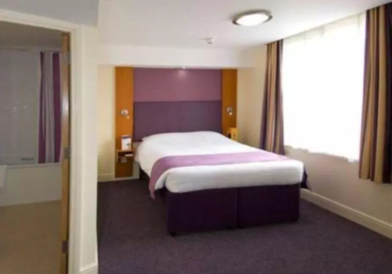 Fotos del hotel Premier Inn London Hanger Lane:  1