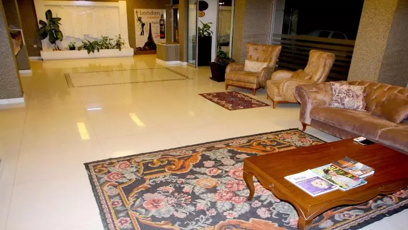 Fotos del hotel Megapole:  3