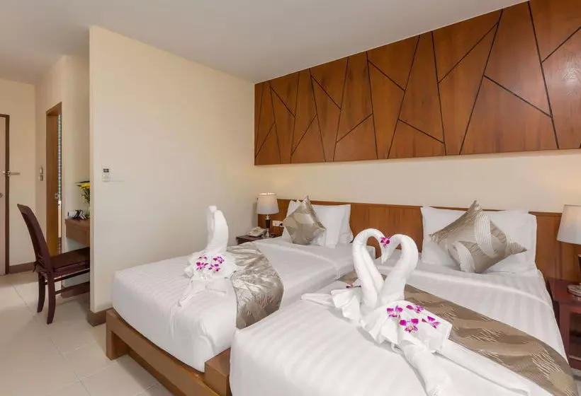 Fotos del hotel Chaiyapruek Suites:  7