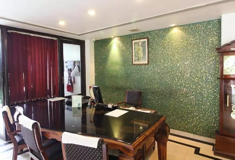 Fotos del hotel Treebo Trend Royal Inn:  16