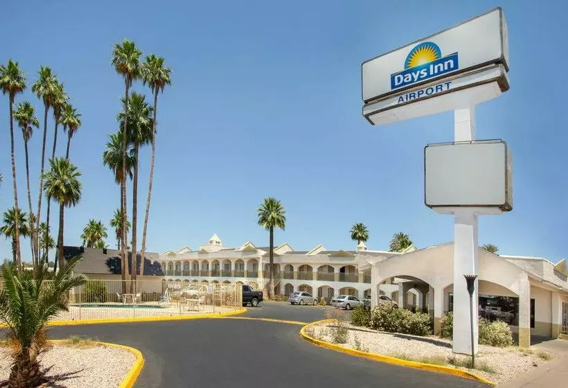 Fotos del hotel Days Inn By Wyndham Airport  Phoenix:  4