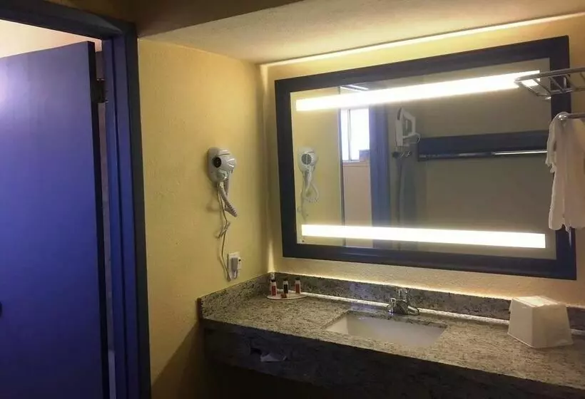 Fotos del hotel Days Inn By Wyndham Airport  Phoenix:  9